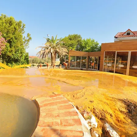 Lycus River Thermal מלון