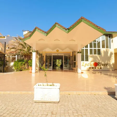 リカス リバー サーマル パムッカレ